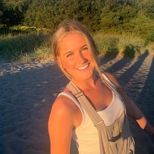 Meet your Posher, Mia